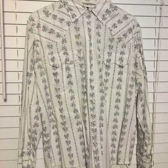 Long sleeve white button down - Picture 1 of 2